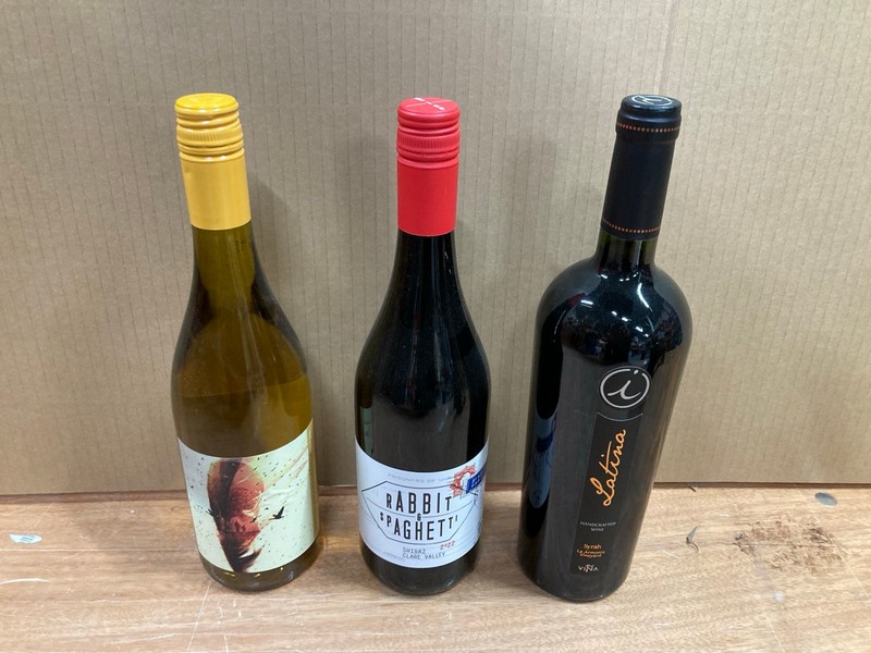 Lot 99  
            Nottingham SR8 - Collection Only 

                
QTY OF WINES TO INCLUDE SHIRAZ- 18+ ID REQUIRED  - COLLECTION ONLY - Image 3