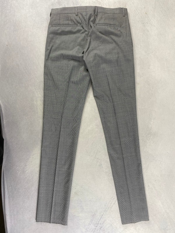Lot 101  
            Nottingham Prem - Delivery Only 

                
PAUL SMITH MENS TROUSER. SIZE 36/6R MADE FROM 100% WOOL