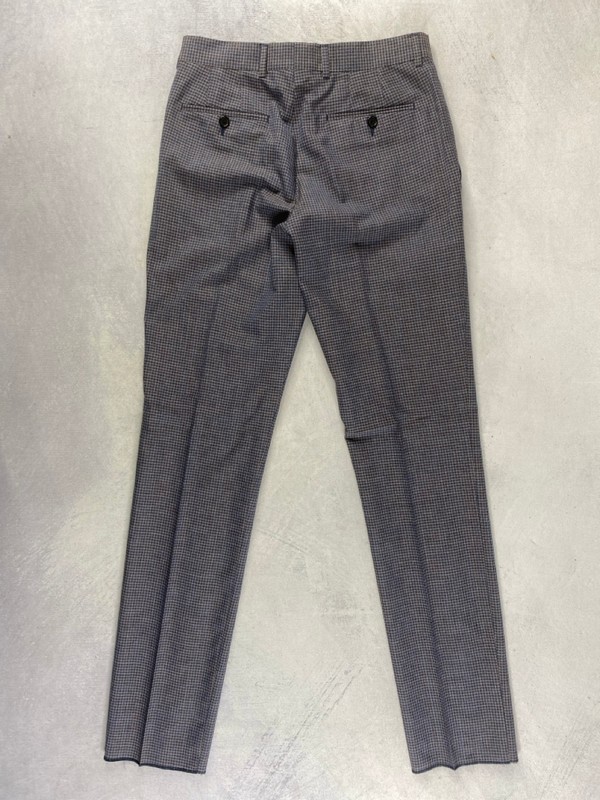 Lot 102  
            Nottingham Prem - Delivery Only 

                
PAUL SMITH MENS TROUSER. SIZE R36 MADE FROM 100% WOOL - Image 2