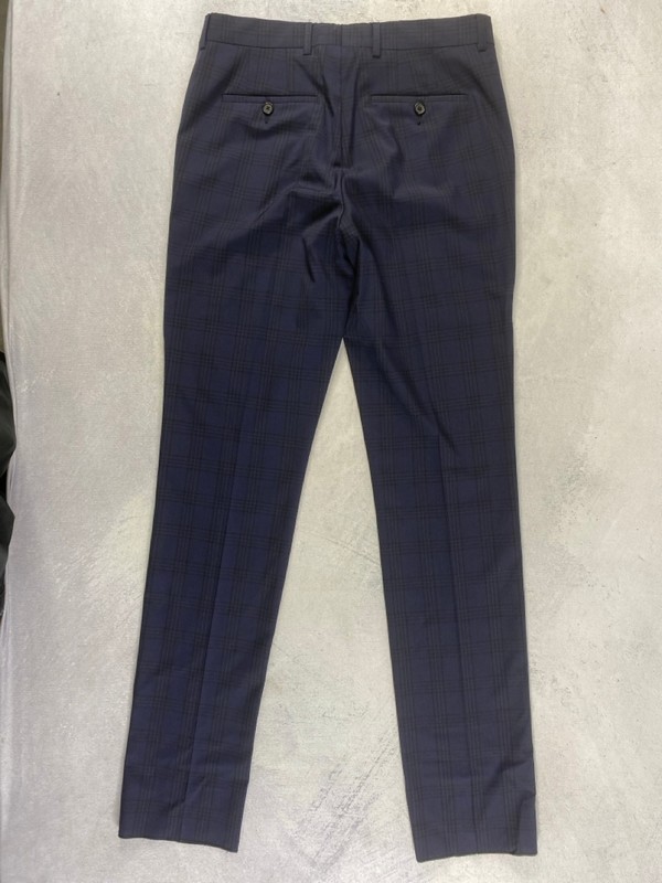 Lot 103  
            Nottingham Prem - Delivery Only 

                
PAUL SMITH MENS TROUSER. SIZE36/6R MADE FROM 100% WOOL - Image 2