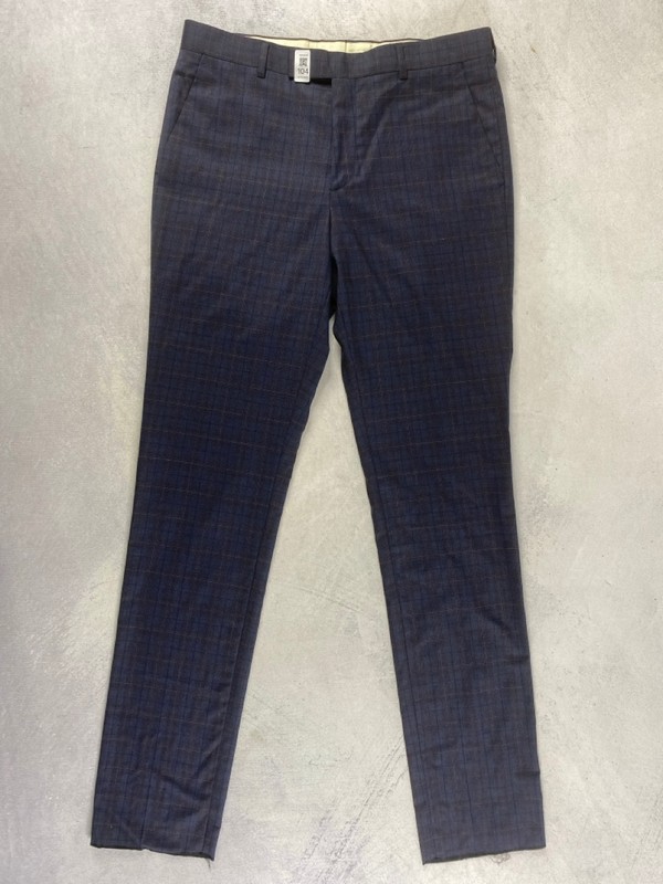 Lot 104  
            Nottingham Prem - Delivery Only 

                
PAUL SMITH MENS TROUSER. SIZE 38 MADE FROM 100% WOOL