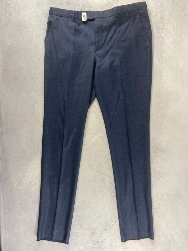 Lot 105  
            Nottingham Prem - Delivery Only 

                
PAUL SMITH MENS TROUSER. SIZE 42 MADE FROM 100% WOOL