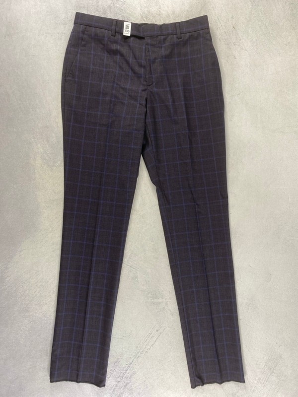 Lot 106  
            Nottingham Prem - Delivery Only 

                
PAUL SMITH MENS TROUSER. SIZE 38R/48 MADE FROM 100% WOOL