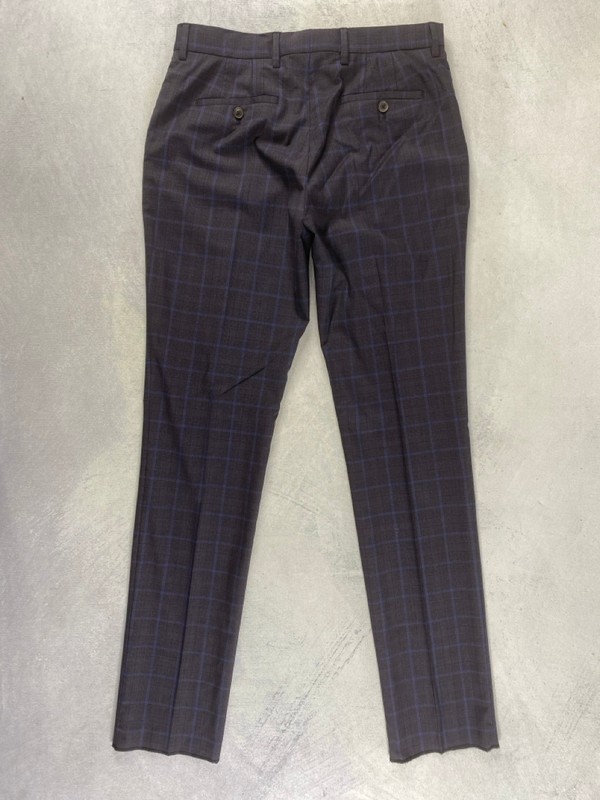Lot 106  
            Nottingham Prem - Delivery Only 

                
PAUL SMITH MENS TROUSER. SIZE 38R/48 MADE FROM 100% WOOL