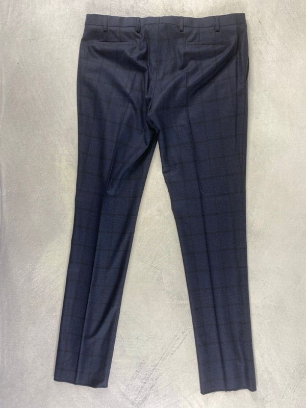 Lot 107  
            Nottingham Prem - Delivery Only 

                
PAUL SMITH MENS TROUSER. SIZE 44/54 MADE FROM 100% WOOL - Image 2