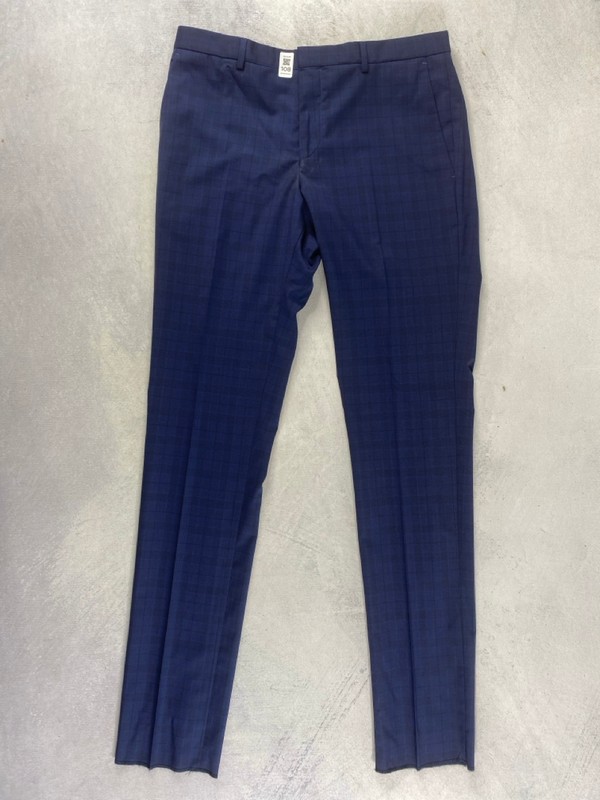 Lot 108  
            Nottingham Prem - Delivery Only 

                
PAUL SMITH MENS TROUSER. SIZE 38/48 MADE FROM 100% WOOL