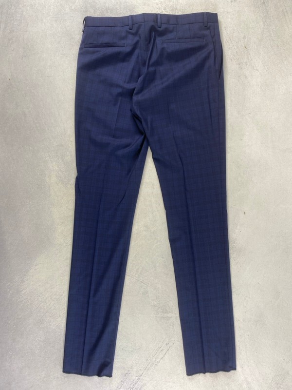 Lot 108  
            Nottingham Prem - Delivery Only 

                
PAUL SMITH MENS TROUSER. SIZE 38/48 MADE FROM 100% WOOL - Image 2