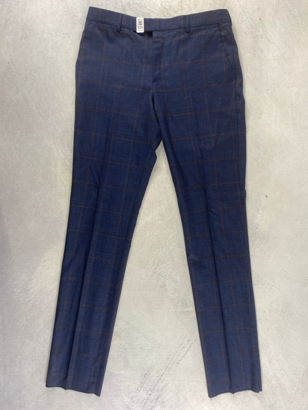 Lot 109  
            Nottingham Prem - Delivery Only 

                
PAUL SMITH MENS TROUSER. SIZE 38