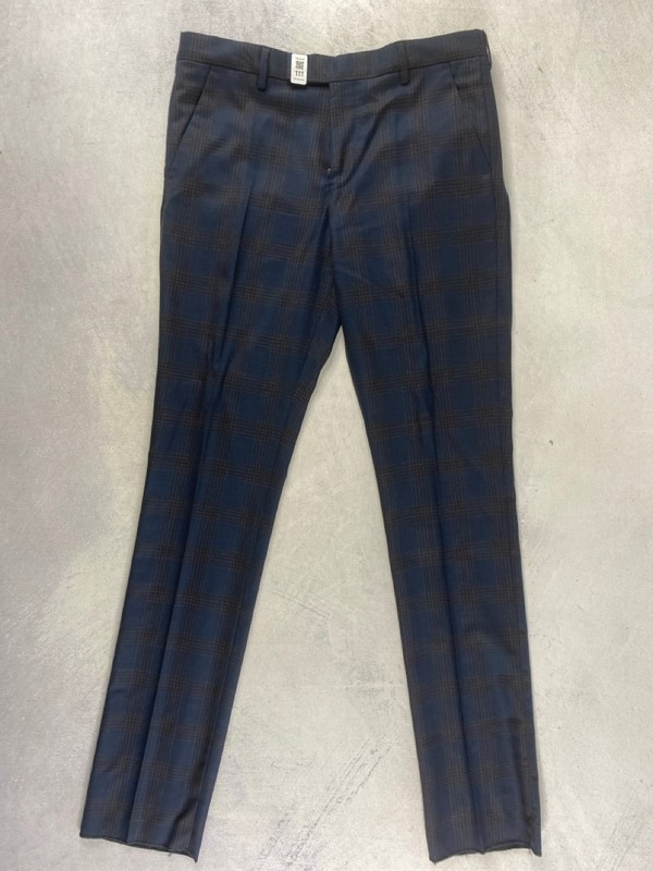 Lot 111  
            Nottingham Prem - Delivery Only 

                
PAUL SMITH MENS TROUSER. SIZE 38/32 MADE FROM 100% WOOL