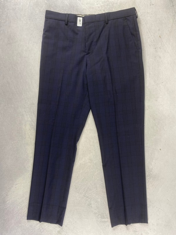 Lot 112  
            Nottingham Prem - Delivery Only 

                
PAUL SMITH MENS TROUSER. SIZE 38
