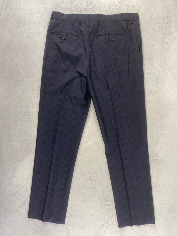 Lot 112  
            Nottingham Prem - Delivery Only 

                
PAUL SMITH MENS TROUSER. SIZE 38