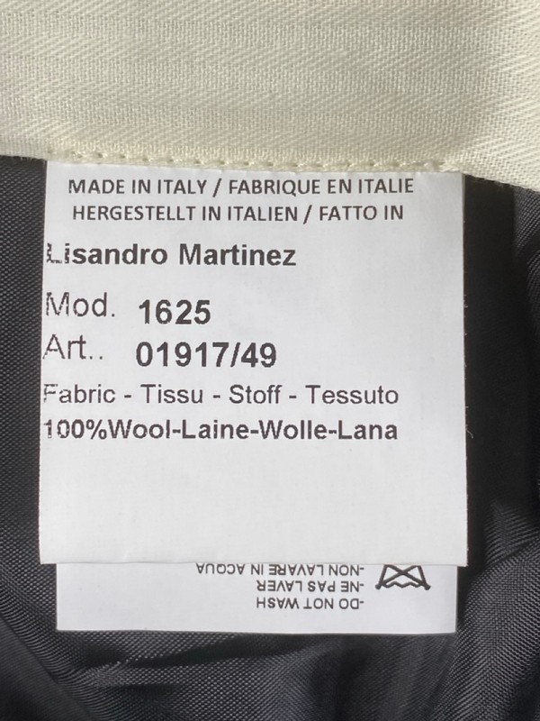 Lot 112  
            Nottingham Prem - Delivery Only 

                
PAUL SMITH MENS TROUSER. SIZE 38