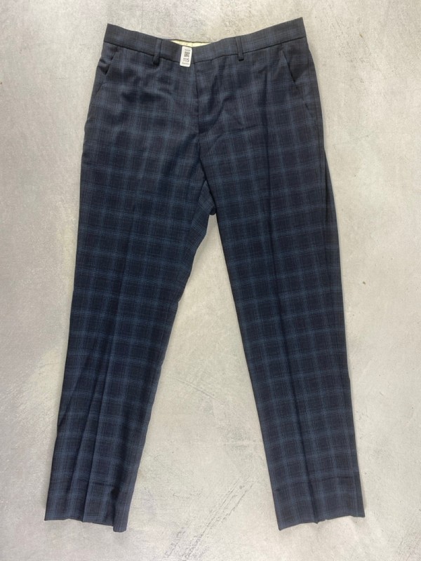 Lot 115  
            Nottingham Prem - Delivery Only 

                
PAUL SMITH MENS TROUSER. SIZE 38
