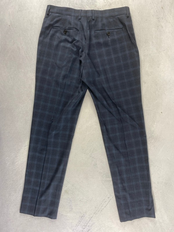 Lot 115  
            Nottingham Prem - Delivery Only 

                
PAUL SMITH MENS TROUSER. SIZE 38 - Image 2