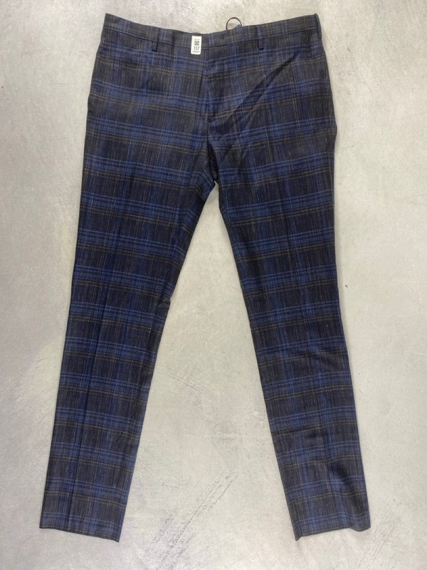 Lot 117  
            Nottingham Prem - Delivery Only 

                
PAUL SMITH MENS TROUSER. SIZE 36