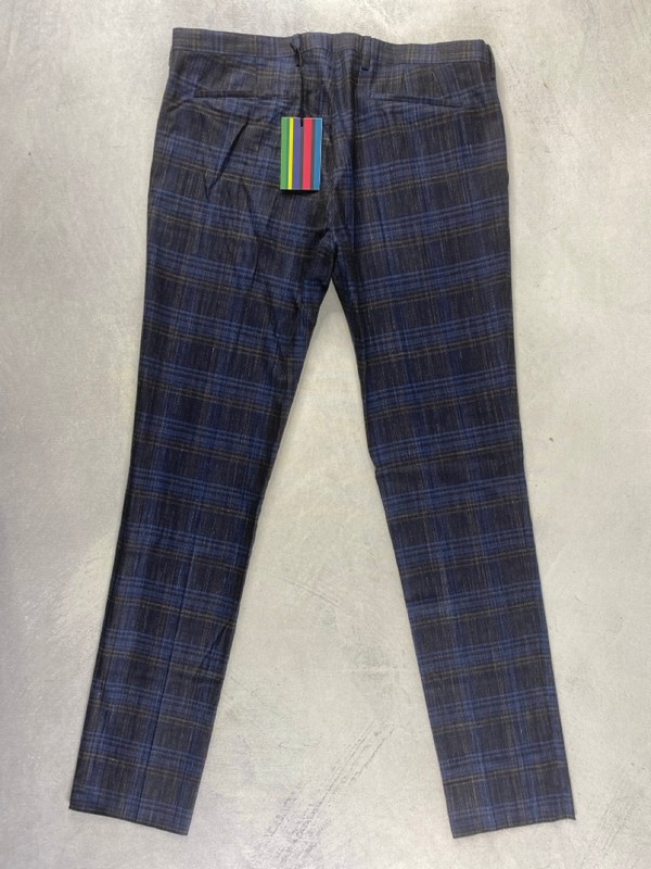 Lot 117  
            Nottingham Prem - Delivery Only 

                
PAUL SMITH MENS TROUSER. SIZE 36