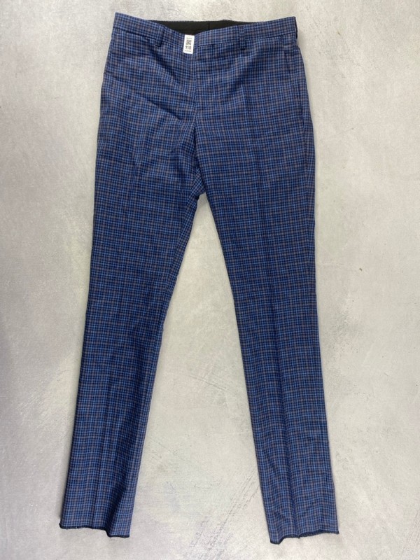 Lot 118  
            Nottingham Prem - Delivery Only 

                
PAUL SMITH MENS TROUSER. SIZE 36