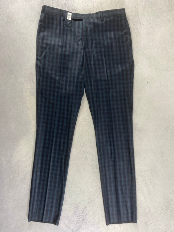 Lot 121  
            Nottingham Prem - Delivery Only 

                
PAUL SMITH MENS TROUSER. SIZE 42 MADE FROM 100% WOOL