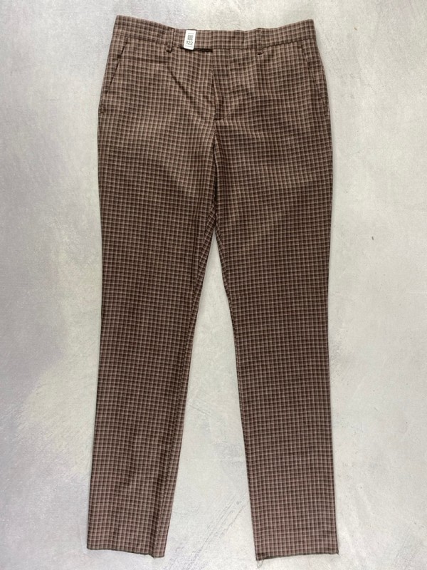 Lot 122  
            Nottingham Prem - Delivery Only 

                
PAUL SMITH MENS TROUSER. SIZE R38 MADE FROM 100% WOOL