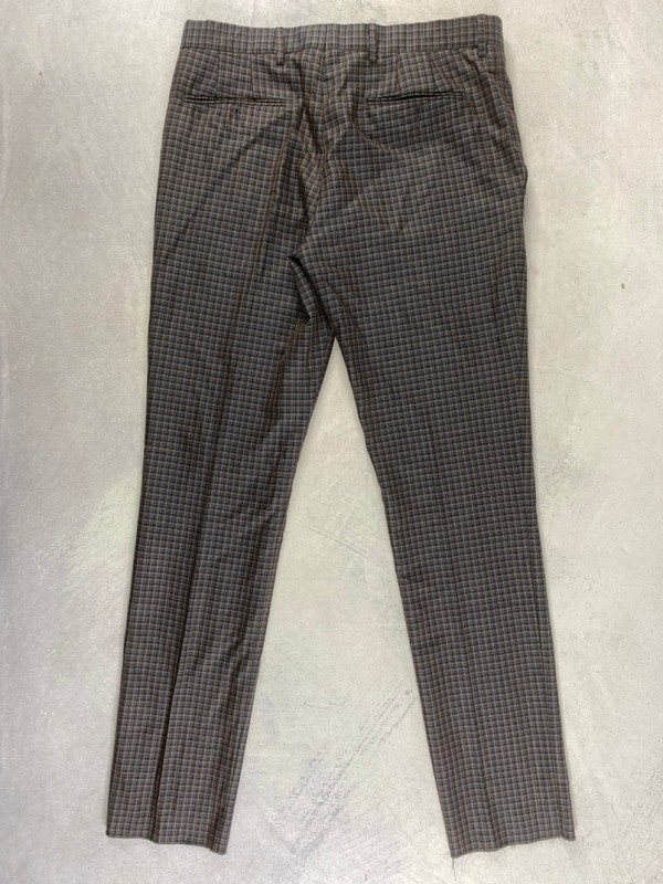 Lot 123  
            Nottingham Prem - Delivery Only 

                
PAUL SMITH MENS TROUSER. SIZE 32 MADE FROM 100% WOOL - Image 2