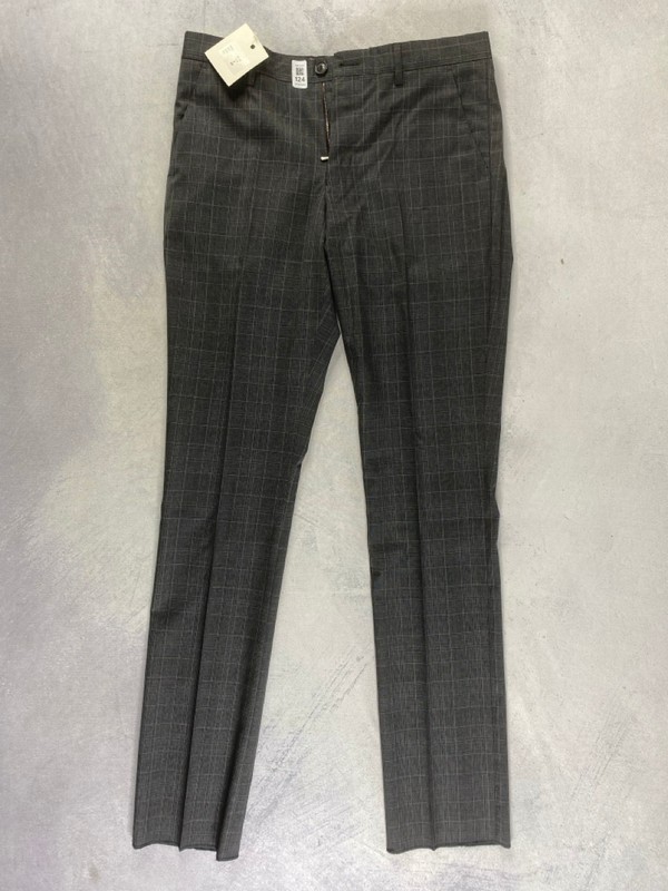 Lot 124  
            Nottingham Prem - Delivery Only 

                
PAUL SMITH MENS TROUSER. SIZE 32 MADE FROM 100% WOOL