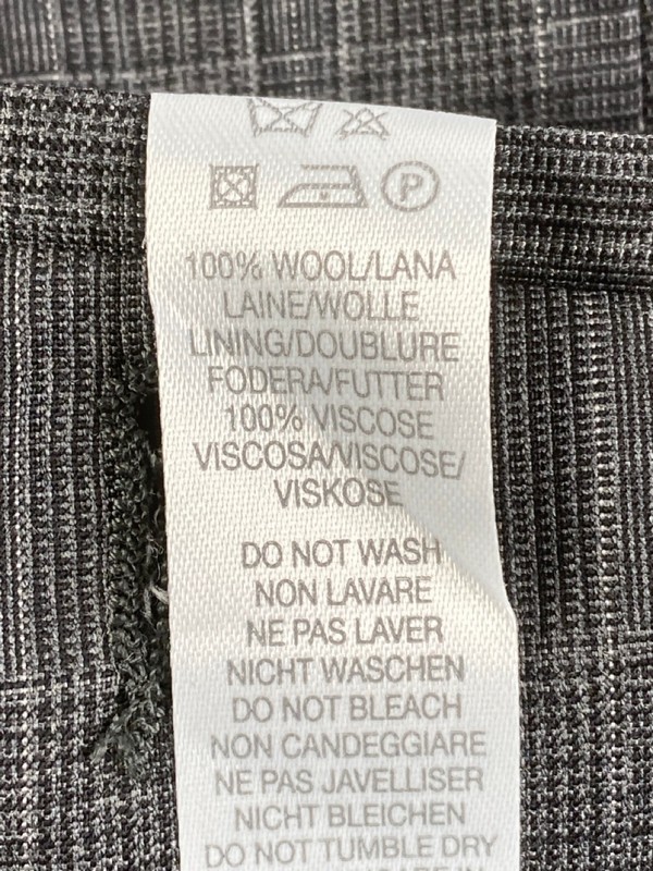 Lot 124  
            Nottingham Prem - Delivery Only 

                
PAUL SMITH MENS TROUSER. SIZE 32 MADE FROM 100% WOOL