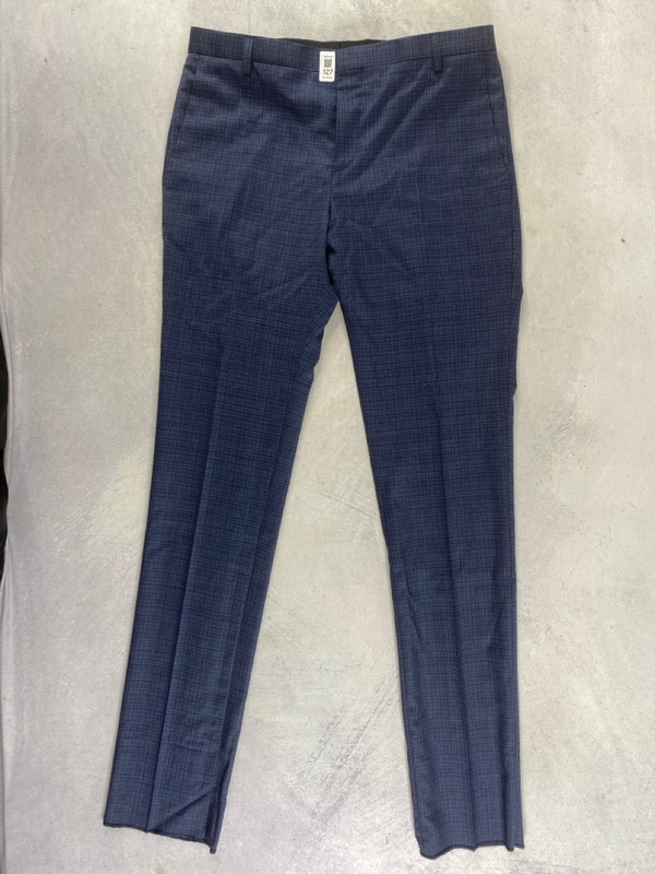 Lot 127  
            Nottingham Prem - Delivery Only 

                
PAUL SMITH MENS TROUSER. SIZE 38/48 MADE FROM 100% WOOL