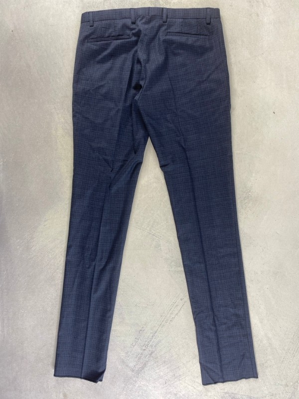 Lot 127  
            Nottingham Prem - Delivery Only 

                
PAUL SMITH MENS TROUSER. SIZE 38/48 MADE FROM 100% WOOL - Image 2