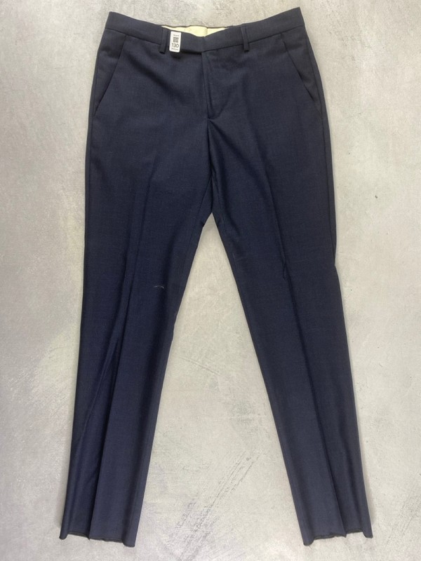 Lot 130  
            Nottingham Prem - Delivery Only 

                
PAUL SMITH MENS TROUSER. SIZE R38 MADE FROM 100% WOOL