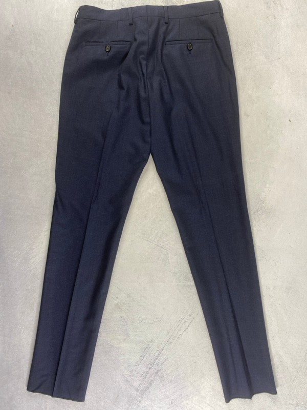 Lot 130  
            Nottingham Prem - Delivery Only 

                
PAUL SMITH MENS TROUSER. SIZE R38 MADE FROM 100% WOOL