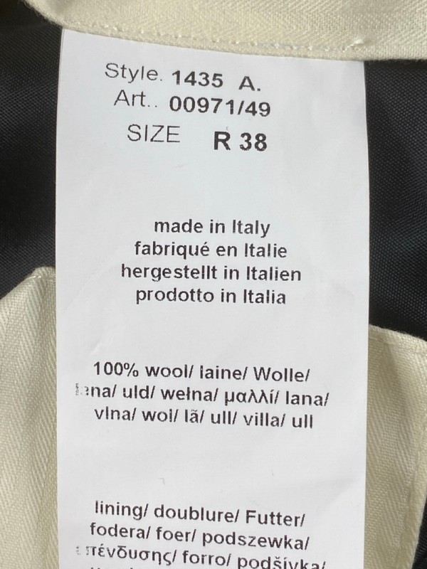 Lot 130  
            Nottingham Prem - Delivery Only 

                
PAUL SMITH MENS TROUSER. SIZE R38 MADE FROM 100% WOOL