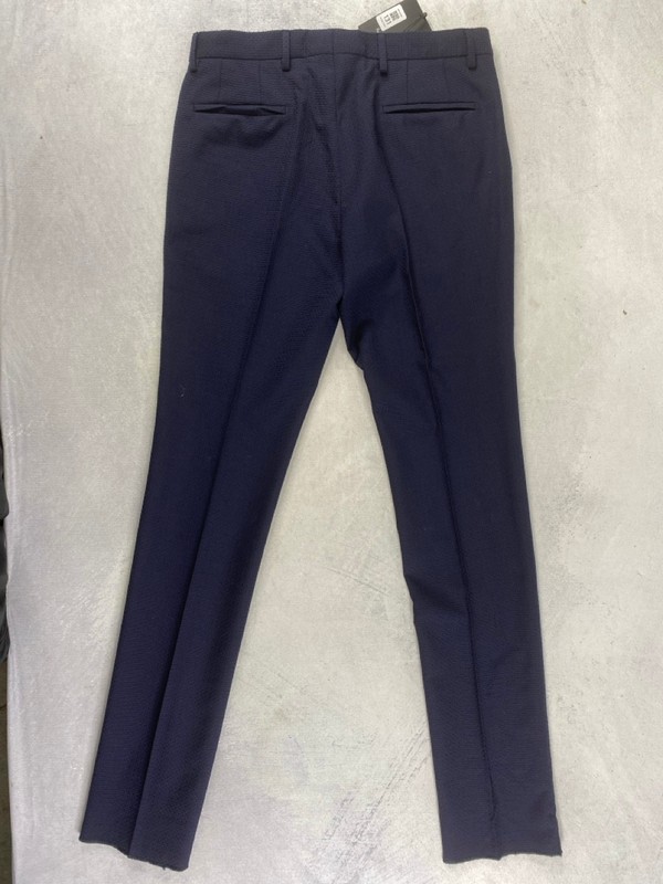 Lot 131  
            Nottingham Prem - Delivery Only 

                
PAUL SMITH MENS TROUSER. SIZE 32 MADE FROM 100% WOOL - Image 2