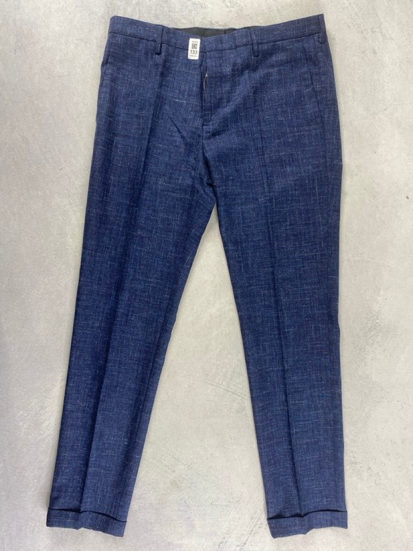 Lot 133  
            Nottingham Prem - Delivery Only 

                
PAUL SMITH MENS TROUSER. SIZE 32 MADE FROM 100% WOOL