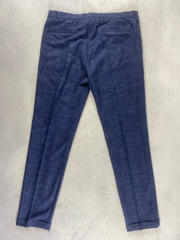 Lot 133  
            Nottingham Prem - Delivery Only 

                
PAUL SMITH MENS TROUSER. SIZE 32 MADE FROM 100% WOOL - Image 2