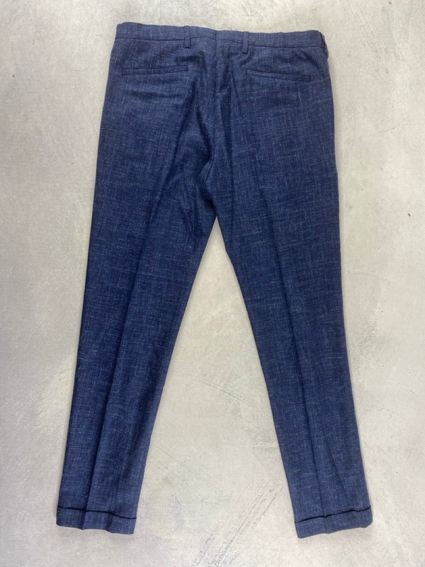 Lot 134  
            Nottingham Prem - Delivery Only 

                
PAUL SMITH MENS TROUSER. SIZE 32 MADE FROM 100% WOOL - Image 2