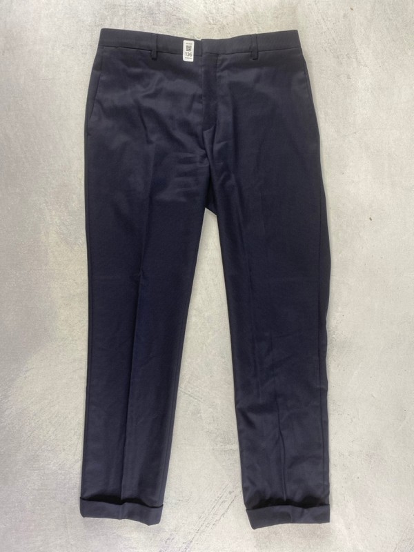 Lot 136  
            Nottingham Prem - Delivery Only 

                
PAUL SMITH MENS TROUSER. SIZE 38/6R MADE FROM 100% WOOL