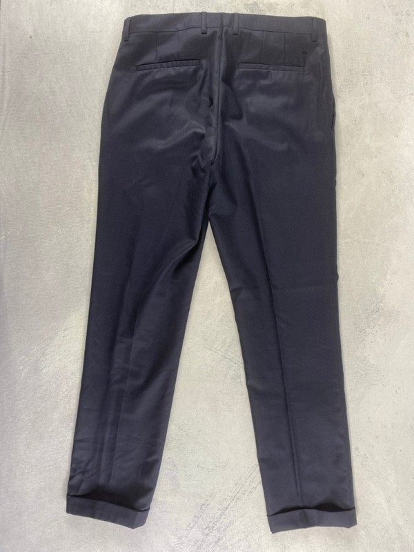 Lot 136  
            Nottingham Prem - Delivery Only 

                
PAUL SMITH MENS TROUSER. SIZE 38/6R MADE FROM 100% WOOL - Image 2