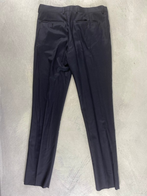Lot 137  
            Nottingham Prem - Delivery Only 

                
PAUL SMITH MENS TROUSER. SIZE 38/32 MADE FROM 100% WOOL - Image 2