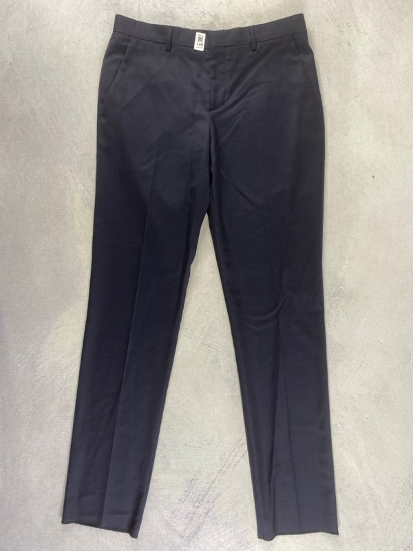 Lot 138  
            Nottingham Prem - Delivery Only 

                
PAUL SMITH MENS TROUSER. SIZE R38 MADE FROM 100% WOOL