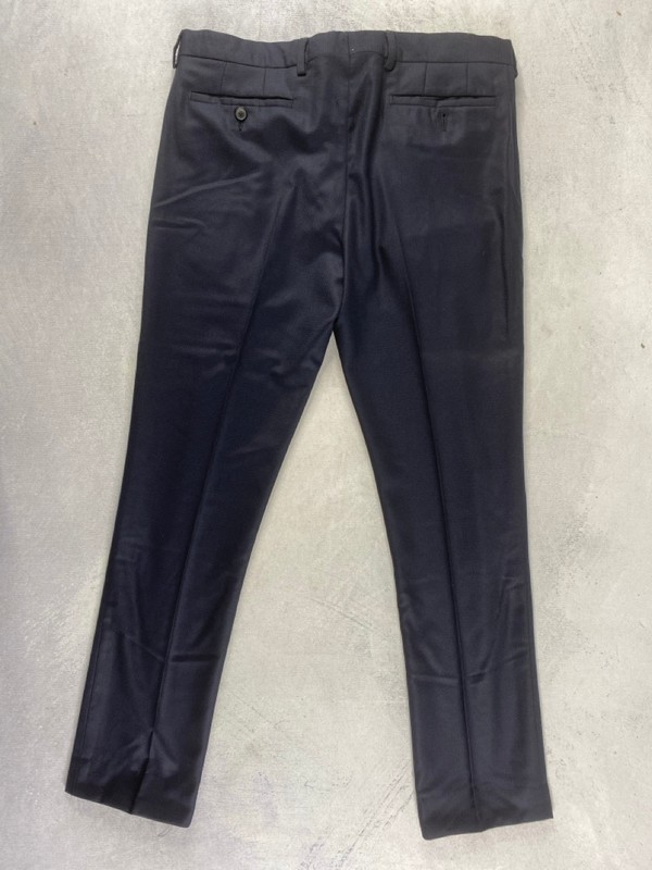 Lot 139  
            Nottingham Prem - Delivery Only 

                
PAUL SMITH MENS TROUSER. SIZE 38/32 MADE FROM 100% WOOL
