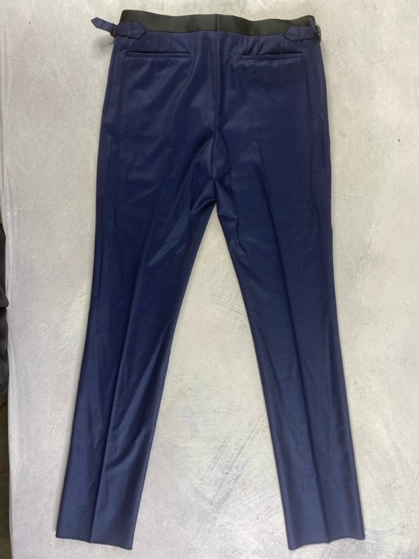 Lot 141  
            Nottingham Prem - Delivery Only 

                
PAUL SMITH MENS TROUSER. SIZE 38/32 MADE FROM 100% WOOL - Image 2