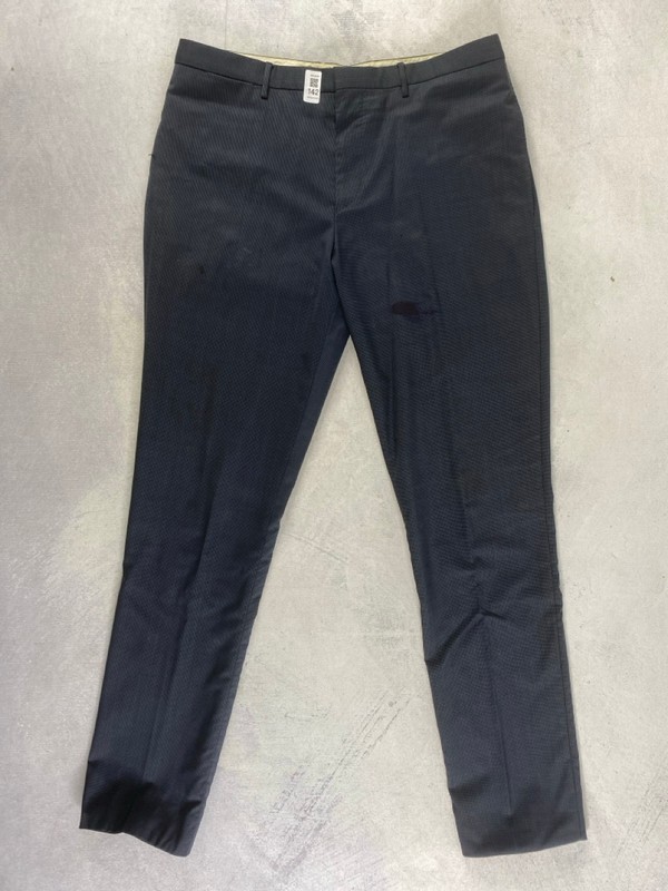 Lot 142  
            Nottingham Prem - Delivery Only 

                
PAUL SMITH MENS TROUSER. SIZE 42/6L  MADE FROM 100% WOOL