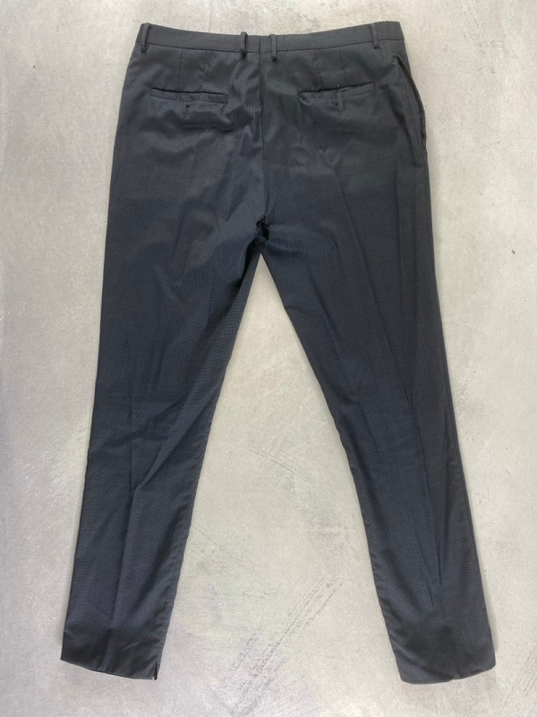 Lot 142  
            Nottingham Prem - Delivery Only 

                
PAUL SMITH MENS TROUSER. SIZE 42/6L  MADE FROM 100% WOOL - Image 2