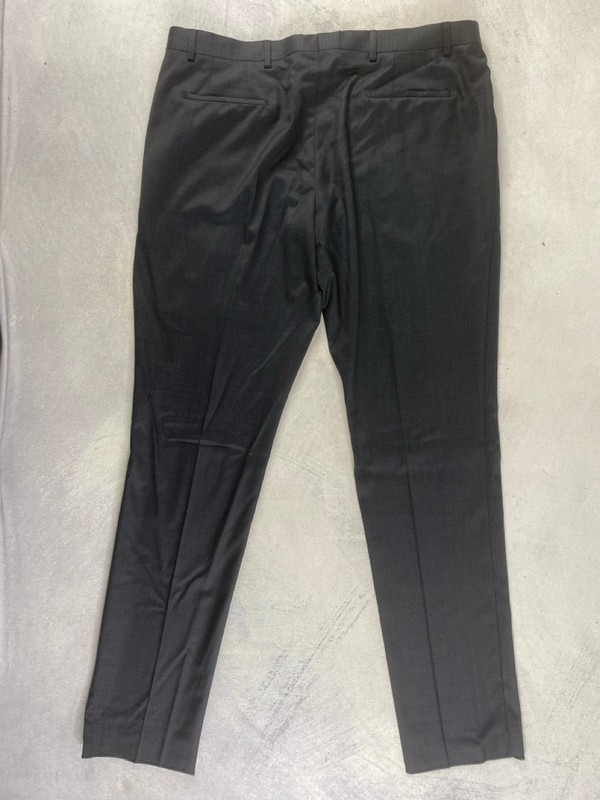 Lot 144  
            Nottingham Prem - Delivery Only 

                
PAUL SMITH MENS TROUSER. SIZE 38 MADE FROM 100% WOOL - Image 2