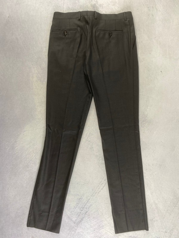 Lot 145  
            Nottingham Prem - Delivery Only 

                
PAUL SMITH MENS TROUSER. SIZE 38/6R MADE FROM 100% WOOL - Image 2