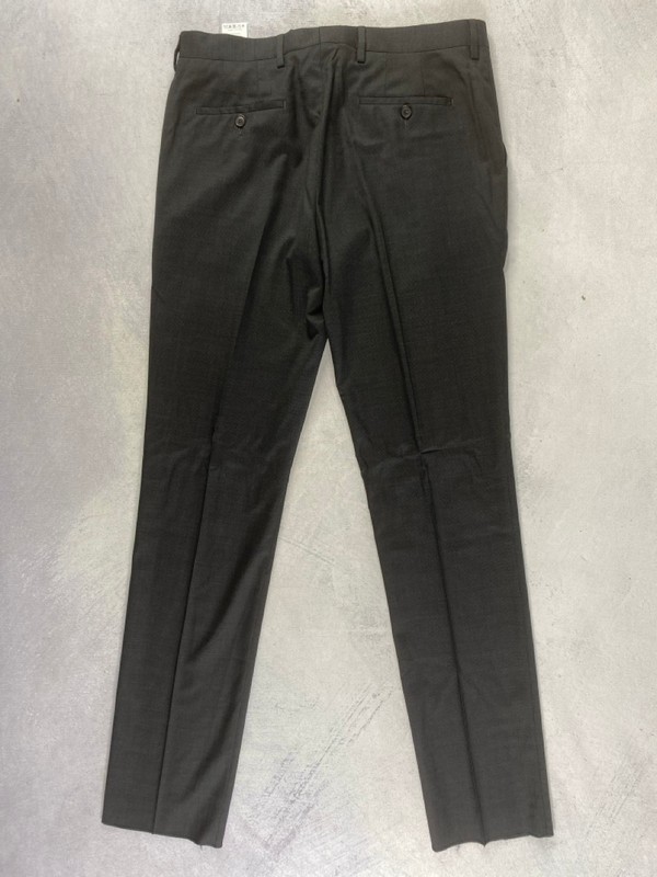 Lot 146  
            Nottingham Prem - Delivery Only 

                
PAUL SMITH MENS TROUSER. SIZE 38/48 MADE FROM 100% WOOL - Image 2