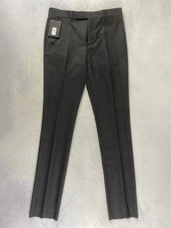 Lot 147  
            Nottingham Prem - Delivery Only 

                
PAUL SMITH MENS TROUSER. SIZE 36/46