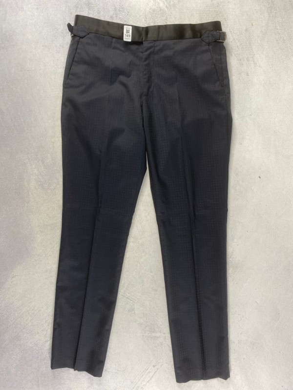 Lot 149  
            Nottingham Prem - Delivery Only 

                
PAUL SMITH MENS TROUSER. SIZE 38/32 MADE FROM 100% WOOL