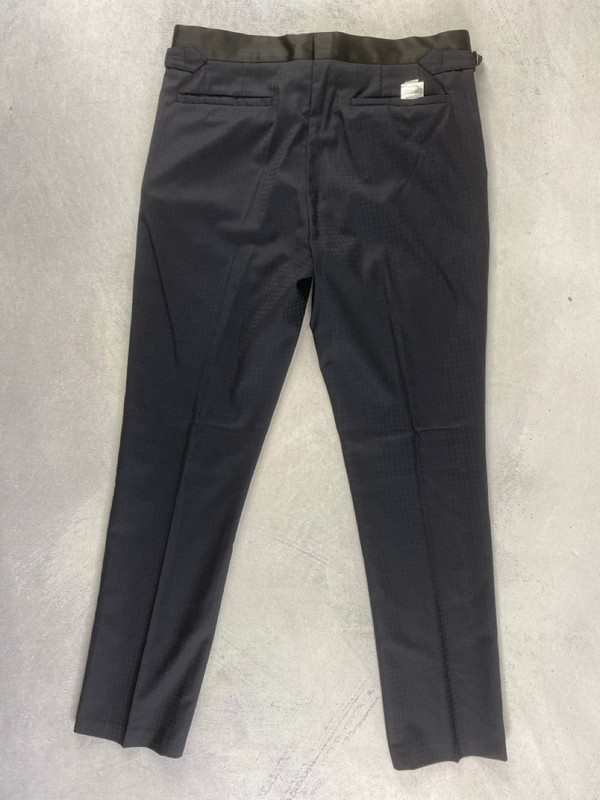 Lot 149  
            Nottingham Prem - Delivery Only 

                
PAUL SMITH MENS TROUSER. SIZE 38/32 MADE FROM 100% WOOL - Image 2