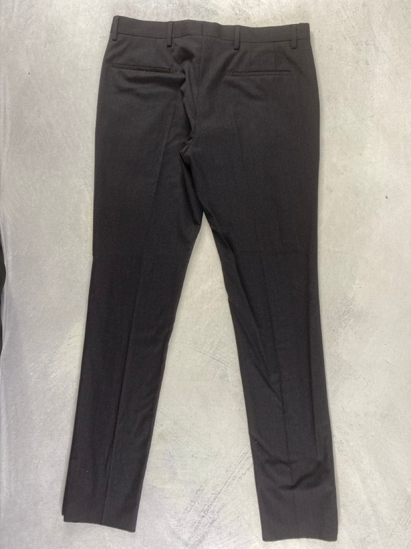 Lot 150  
            Nottingham Prem - Delivery Only 

                
PAUL SMITH MENS TROUSER. SIZE 32 MADE FROM 100% WOOL